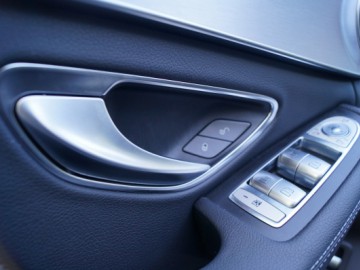 Mercedes C220 BlueTEC 7G-Tronic - Mniejsza S-ka