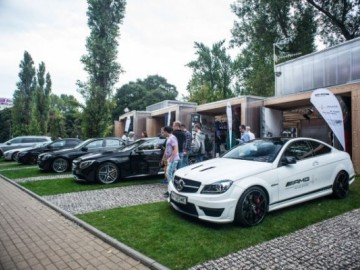 Muzyczny Mercedes na warszawskim Powiślu