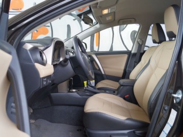 Toyota RAV4 Premium+ Executive - Z mocną pozycją