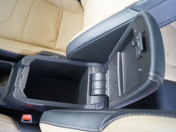 Toyota RAV4 Premium+ Executive - Z mocną pozycją