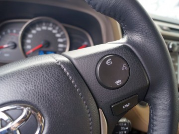 Toyota RAV4 Premium+ Executive - Z mocną pozycją