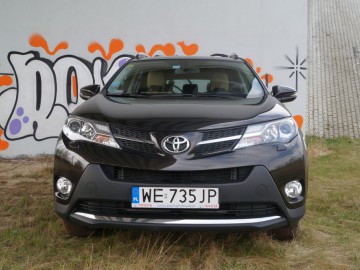 Toyota RAV4 Premium+ Executive - Z mocną pozycją