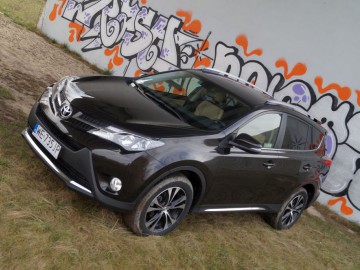 Toyota RAV4 Premium+ Executive - Z mocną pozycją