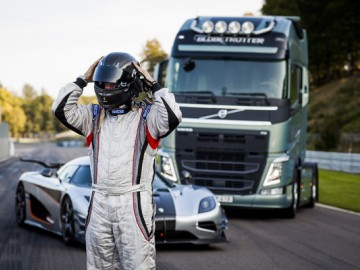 Volvo FH vs Koenigsegg One:1