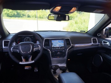 Jeep Grand Cherokee STR8 - Kochajmy V8, tak szybko odchodzi...