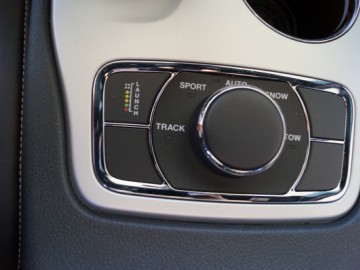 Jeep Grand Cherokee STR8 - Kochajmy V8, tak szybko odchodzi...