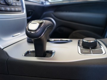 Jeep Grand Cherokee STR8 - Kochajmy V8, tak szybko odchodzi...