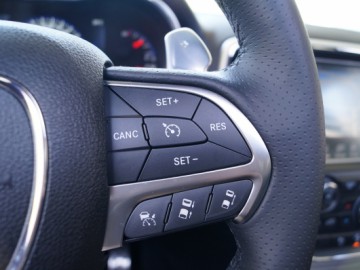 Jeep Grand Cherokee STR8 - Kochajmy V8, tak szybko odchodzi...