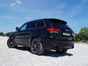 Jeep Grand Cherokee STR8 - Kochajmy V8, tak szybko odchodzi...