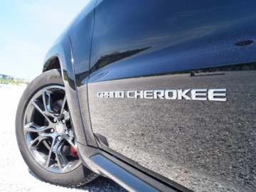 Jeep Grand Cherokee STR8 - Kochajmy V8, tak szybko odchodzi...