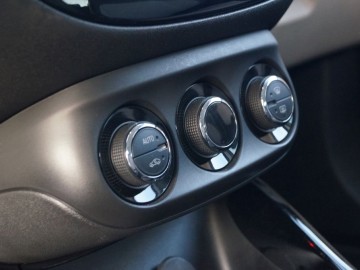 Opel Corsa E 5d Cosmo 1.0 Turbo EcoTec 115 KM - Trochę nowa, trochę&hellip;