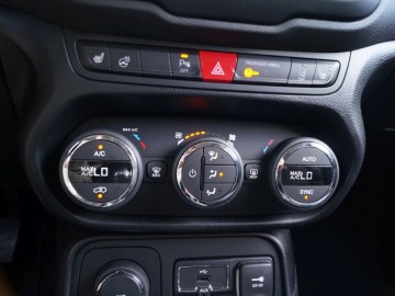 Jeep Renegade 2.0 MultiJet II 140 KM 4&times;4 Limited &ndash; Mały twardziel