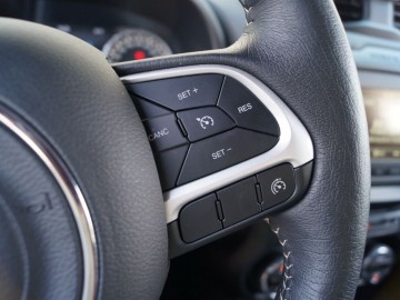 Jeep Renegade 2.0 MultiJet II 140 KM 4&times;4 Limited &ndash; Mały twardziel