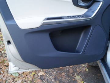 Volvo XC60 D5 AWD 220 KM &ndash; Ikea na kołach