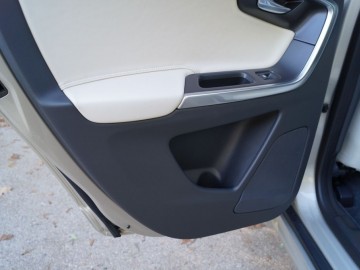 Volvo XC60 D5 AWD 220 KM &ndash; Ikea na kołach