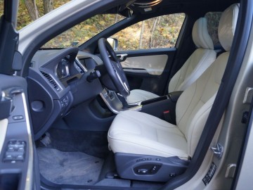 Volvo XC60 D5 AWD 220 KM &ndash; Ikea na kołach