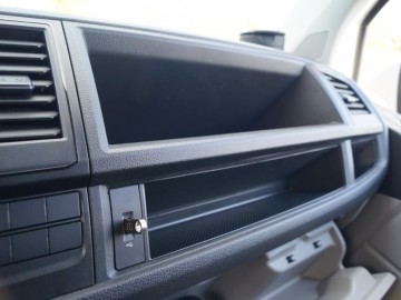 Volkswagen Transporter 2,0 TDi 140 KM MT6 &ndash; Og&oacute;rek po przejściach&hellip;
