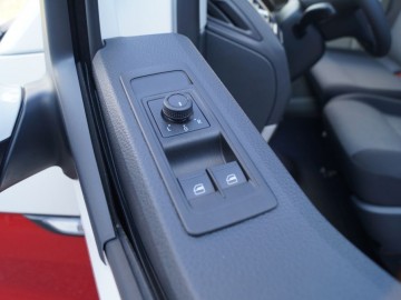 Volkswagen Transporter 2,0 TDi 140 KM MT6 &ndash; Og&oacute;rek po przejściach&hellip;
