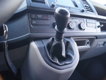 Volkswagen Transporter 2,0 TDi 140 KM MT6 &ndash; Og&oacute;rek po przejściach&hellip;