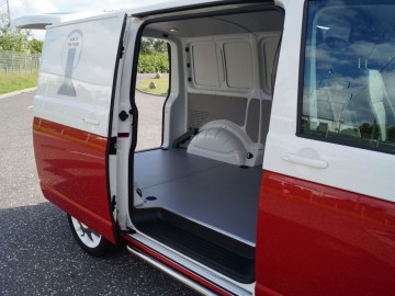 Volkswagen Transporter 2,0 TDi 140 KM MT6 &ndash; Og&oacute;rek po przejściach&hellip;