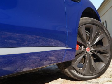 Jaguar F-Pace 3,0 TDV6 AT8 300 KM &ndash; Kocie sprawki
