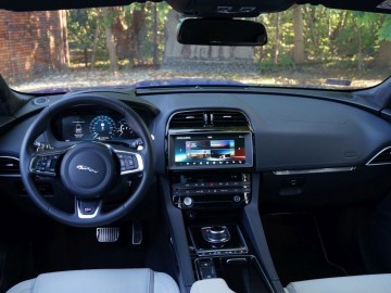 Jaguar F-Pace 3,0 TDV6 AT8 300 KM &ndash; Kocie sprawki
