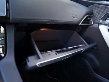 Jaguar F-Pace 3,0 TDV6 AT8 300 KM &ndash; Kocie sprawki