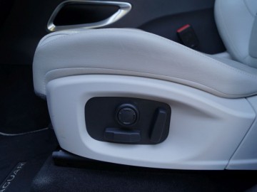 Jaguar F-Pace 3,0 TDV6 AT8 300 KM &ndash; Kocie sprawki