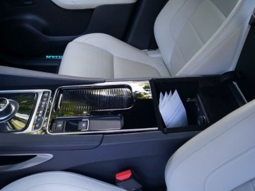 Jaguar F-Pace 3,0 TDV6 AT8 300 KM &ndash; Kocie sprawki