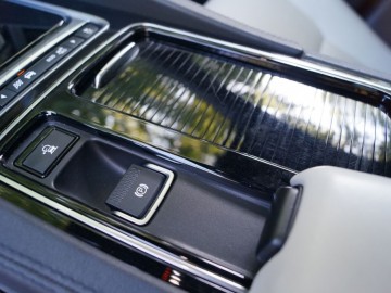 Jaguar F-Pace 3,0 TDV6 AT8 300 KM &ndash; Kocie sprawki