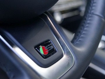 Jaguar F-Pace 3,0 TDV6 AT8 300 KM &ndash; Kocie sprawki
