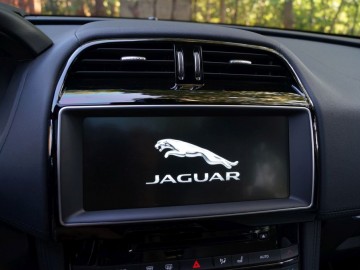 Jaguar F-Pace 3,0 TDV6 AT8 300 KM &ndash; Kocie sprawki