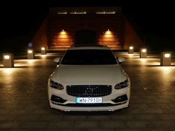 Volvo S90 D5 AWD Inscription &ndash; Pięć metr&oacute;w luksusu, czyli piękna bestia