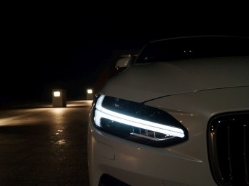 Volvo S90 D5 AWD Inscription &ndash; Pięć metr&oacute;w luksusu, czyli piękna bestia