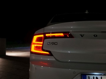 Volvo S90 D5 AWD Inscription &ndash; Pięć metr&oacute;w luksusu, czyli piękna bestia
