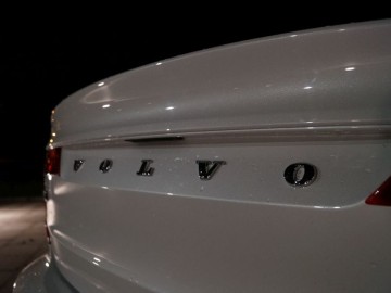 Volvo S90 D5 AWD Inscription &ndash; Pięć metr&oacute;w luksusu, czyli piękna bestia