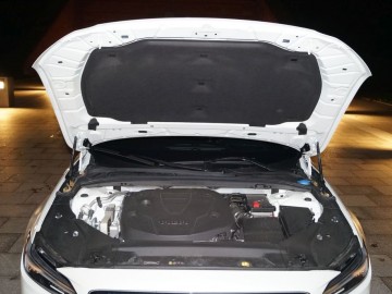 Volvo S90 D5 AWD Inscription &ndash; Pięć metr&oacute;w luksusu, czyli piękna bestia