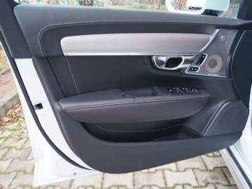 Volvo S90 D5 AWD Inscription &ndash; Pięć metr&oacute;w luksusu, czyli piękna bestia