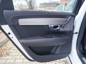Volvo S90 D5 AWD Inscription &ndash; Pięć metr&oacute;w luksusu, czyli piękna bestia