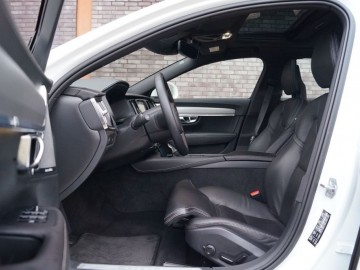 Volvo S90 D5 AWD Inscription &ndash; Pięć metr&oacute;w luksusu, czyli piękna bestia