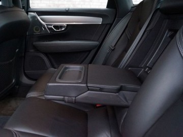 Volvo S90 D5 AWD Inscription &ndash; Pięć metr&oacute;w luksusu, czyli piękna bestia