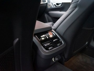 Volvo S90 D5 AWD Inscription &ndash; Pięć metr&oacute;w luksusu, czyli piękna bestia