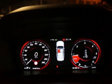 Volvo S90 D5 AWD Inscription &ndash; Pięć metr&oacute;w luksusu, czyli piękna bestia