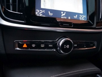 Volvo S90 D5 AWD Inscription &ndash; Pięć metr&oacute;w luksusu, czyli piękna bestia