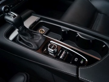 Volvo S90 D5 AWD Inscription &ndash; Pięć metr&oacute;w luksusu, czyli piękna bestia