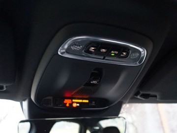 Volvo S90 D5 AWD Inscription &ndash; Pięć metr&oacute;w luksusu, czyli piękna bestia