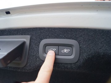 Volvo S90 D5 AWD Inscription &ndash; Pięć metr&oacute;w luksusu, czyli piękna bestia