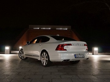 Volvo S90 D5 AWD Inscription &ndash; Pięć metr&oacute;w luksusu, czyli piękna bestia