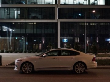 Volvo S90 D5 AWD Inscription &ndash; Pięć metr&oacute;w luksusu, czyli piękna bestia