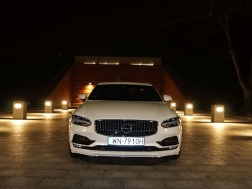 Volvo S90 D5 AWD Inscription &ndash; Pięć metr&oacute;w luksusu, czyli piękna bestia